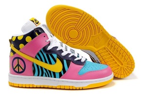 nike-dunk-funky-town-women-sneakers-colorful_1