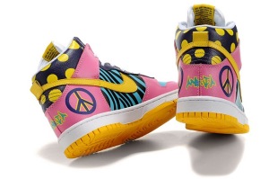nike-dunk-funky-town-women-sneakers-colorful_3